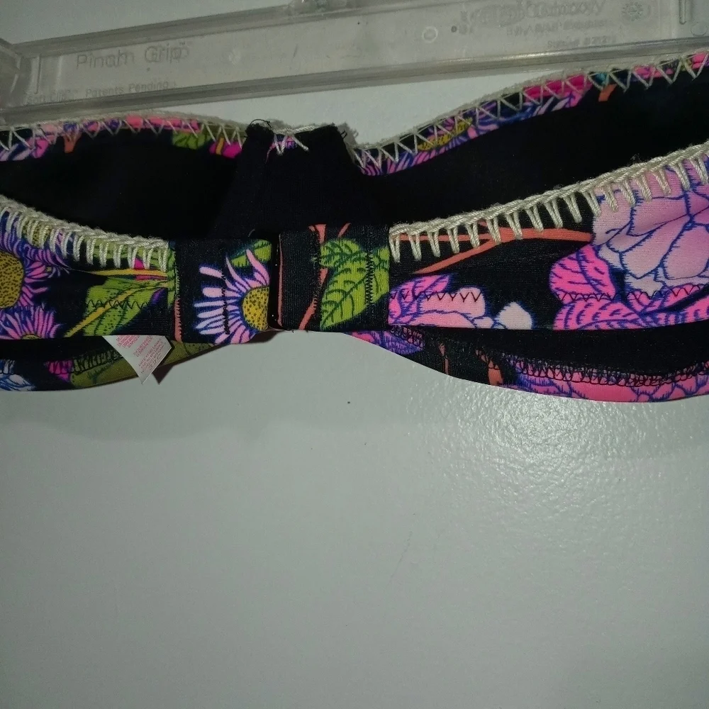 Victoria's Secret The Flirt Bandeau Floral Embroidered Strapless Bikini top